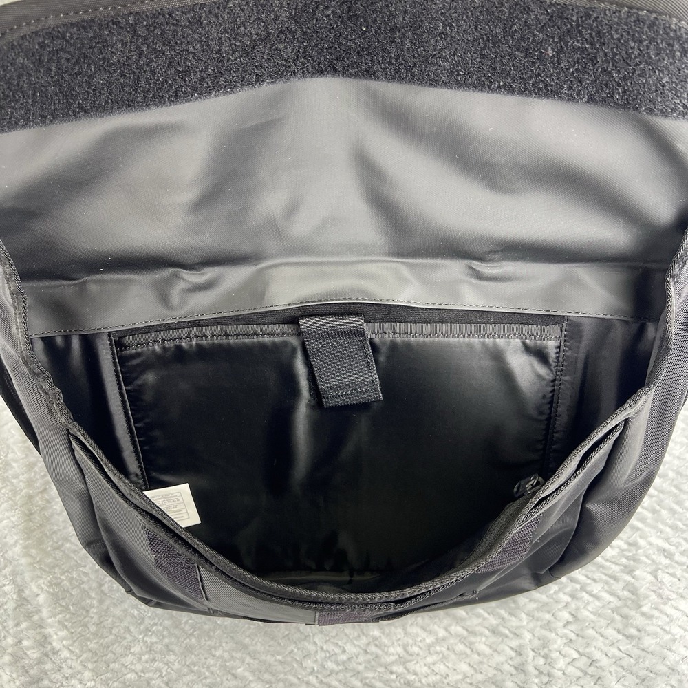 Timbuk2 Catapult Sling Bag Black Laptop Crossbody Commuter Travel OS - Picture 7 of 11